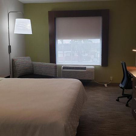 Holiday Inn Express Hotel And Suites Weslaco By Ihg Exterior foto