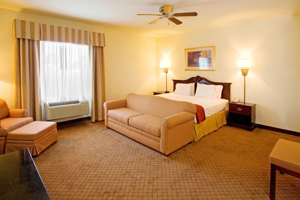 Holiday Inn Express Hotel And Suites Weslaco By Ihg Exterior foto