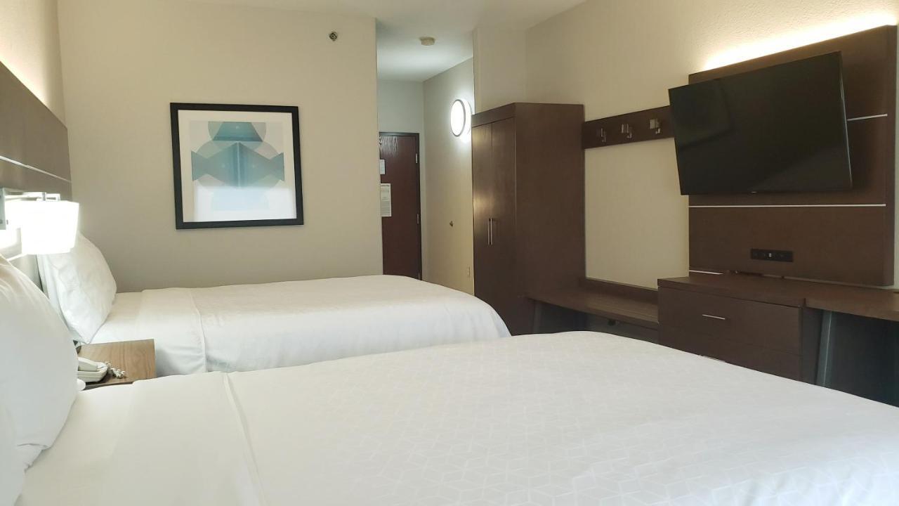 Holiday Inn Express Hotel And Suites Weslaco By Ihg Exterior foto