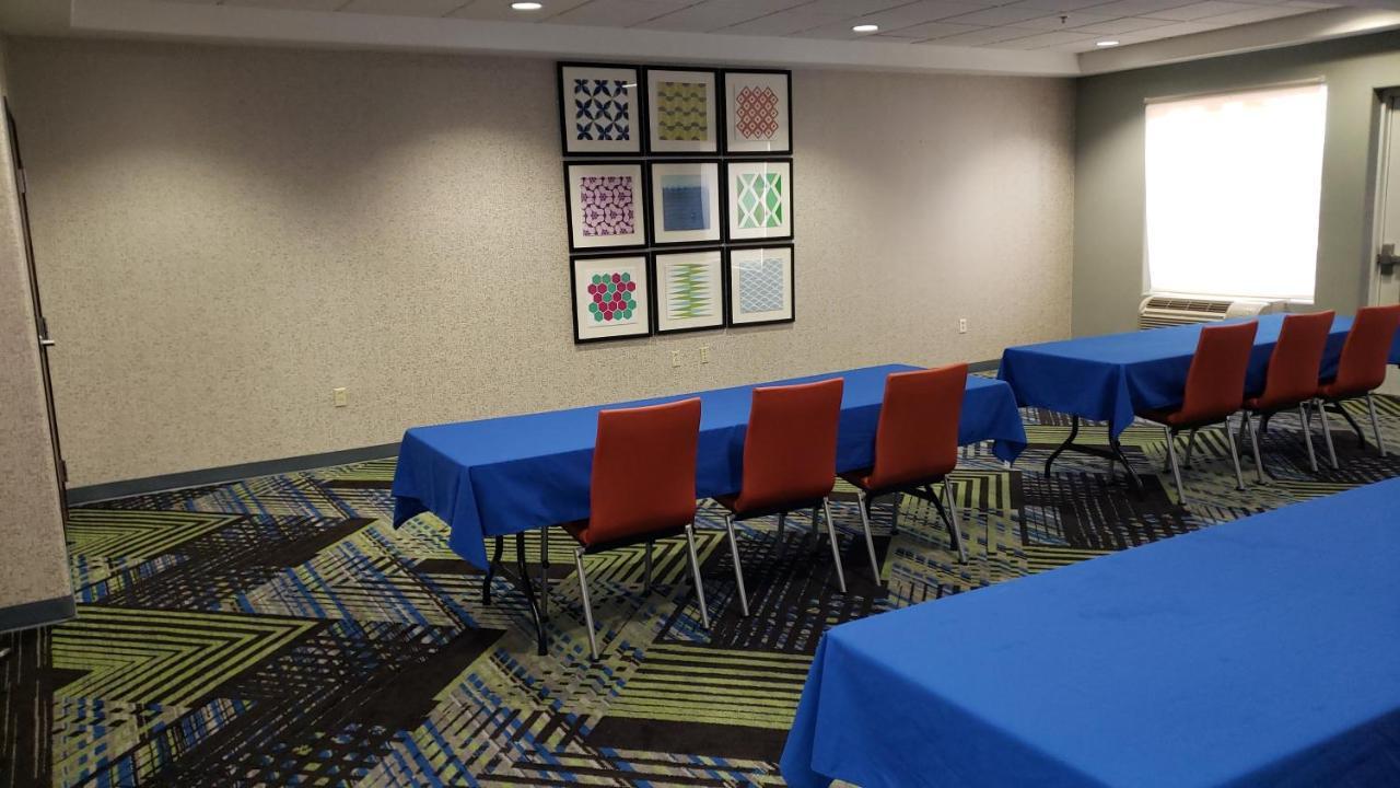 Holiday Inn Express Hotel And Suites Weslaco By Ihg Exterior foto