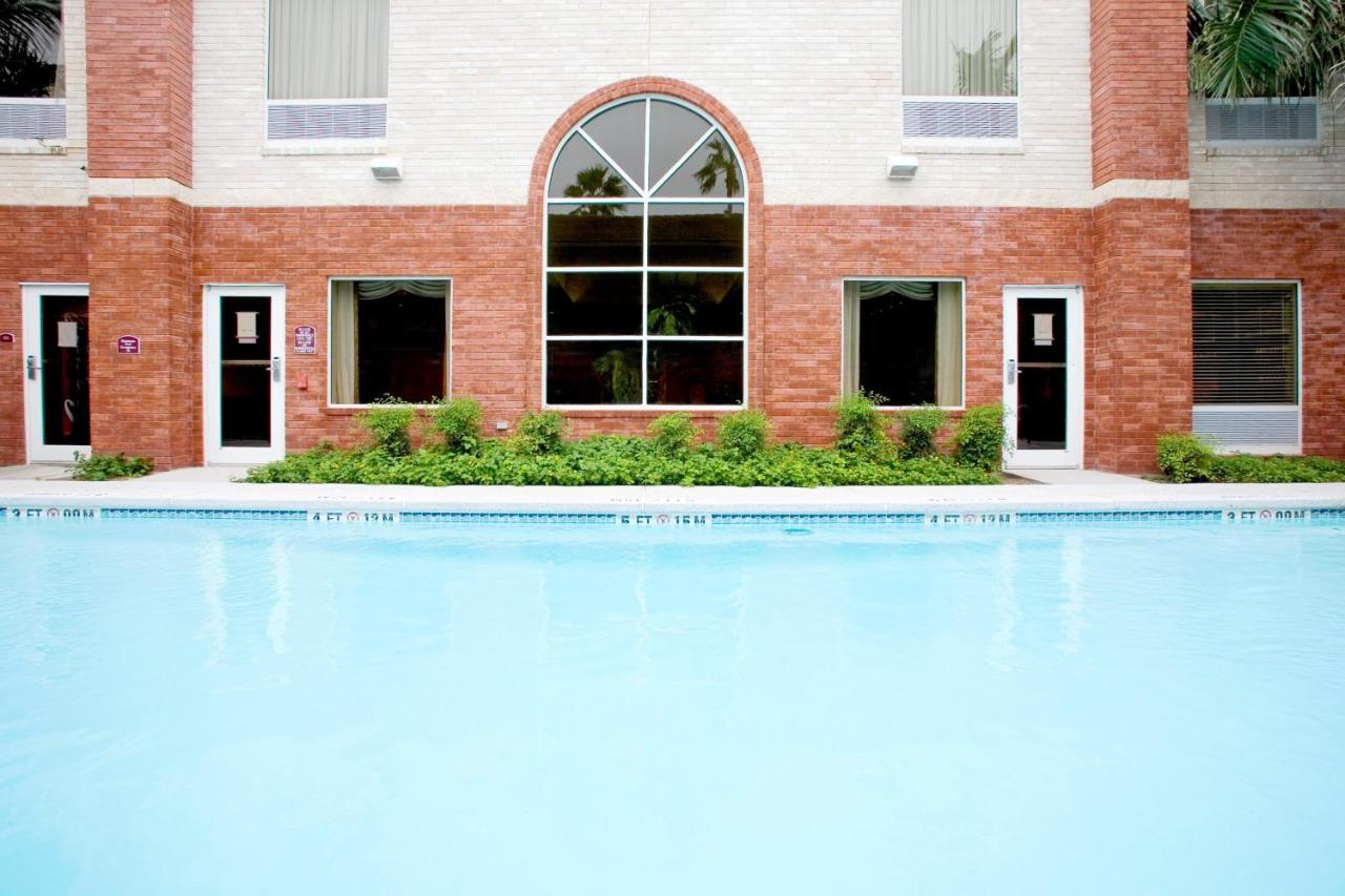 Holiday Inn Express Hotel And Suites Weslaco By Ihg Exterior foto