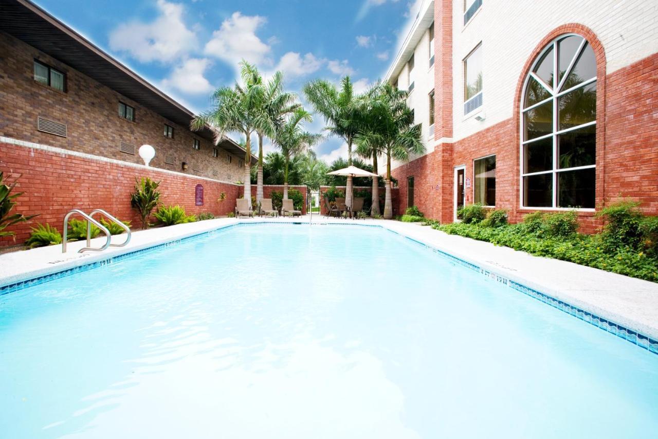 Holiday Inn Express Hotel And Suites Weslaco By Ihg Exterior foto