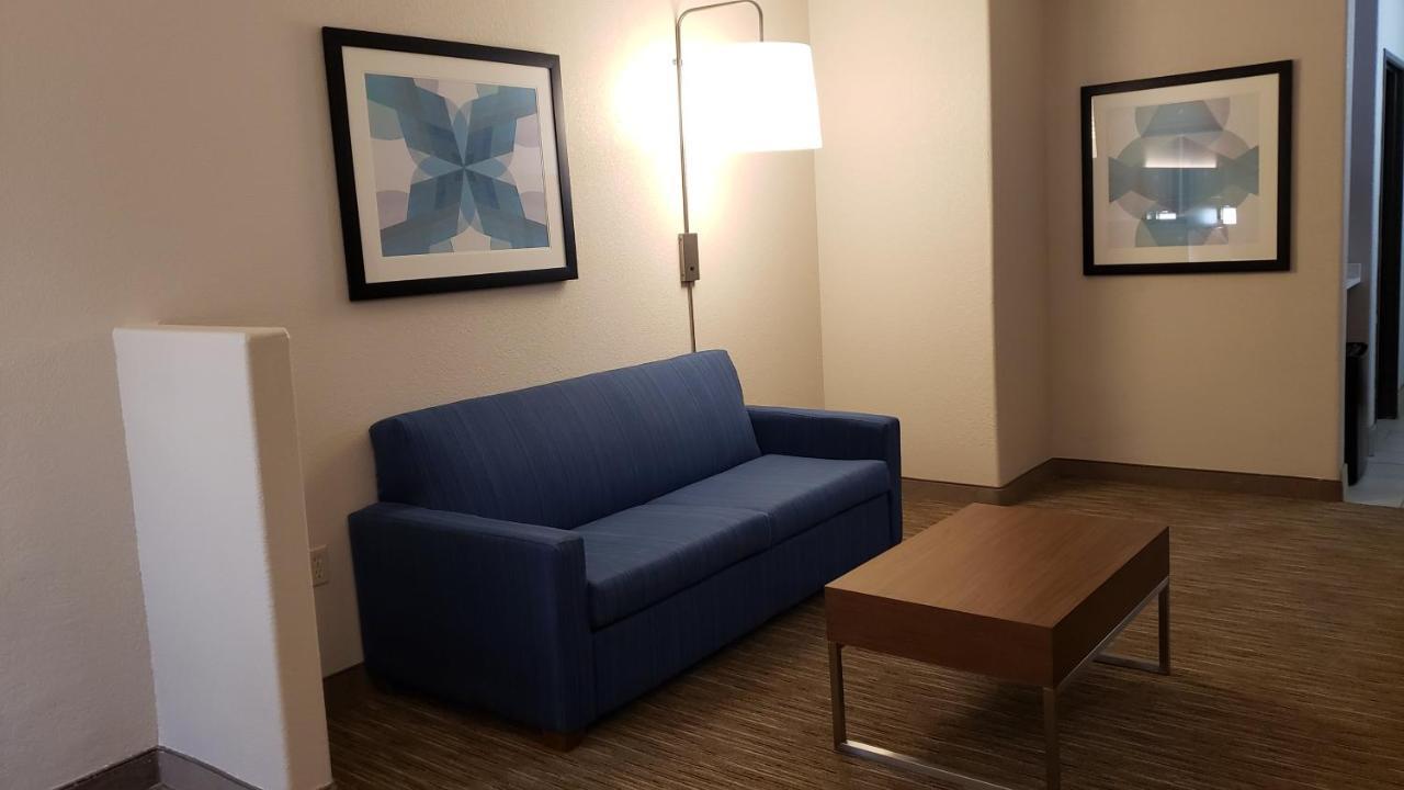 Holiday Inn Express Hotel And Suites Weslaco By Ihg Exterior foto